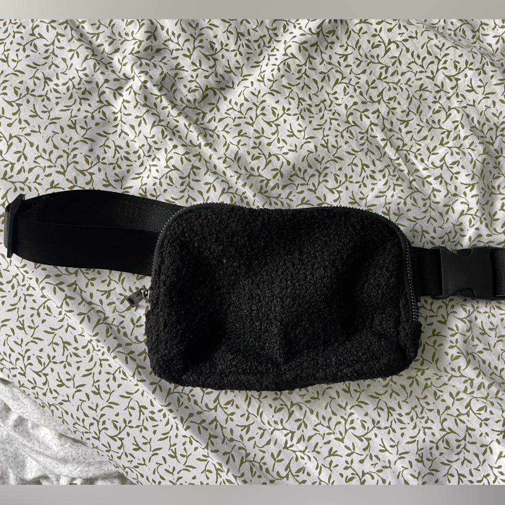 Sherpa belt bag